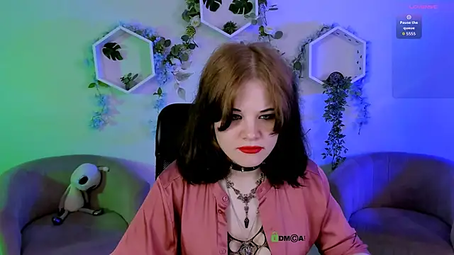 nikki kiss  online show from 07/21/26, 08:59