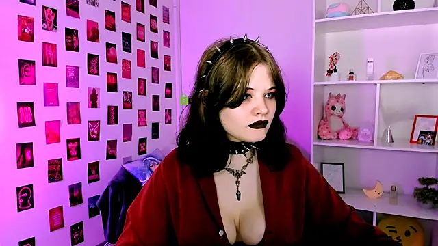 nikki kiss  online show from 07/29/26, 08:35