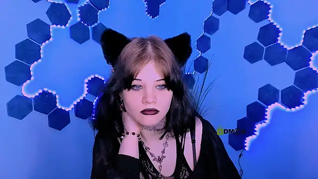 nikki kiss  online show from 05/20/26, 09:17