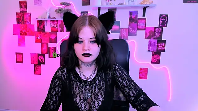 nikki kiss  online show from 05/25/26, 09:08