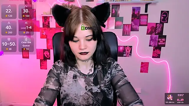 nikki kiss  online show from 05/22/26, 10:24