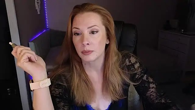 Sharon Red online show from 12/18/25, 04:44