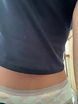 Snapshot of Sexy_emily_outdoors chatting on 04/29/26, 07:42 Sexy emily outdoors online show from 04/29/26, 07:42