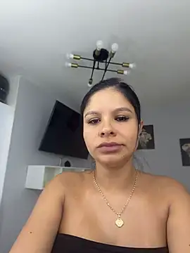 Snapshot of Elara_Luxe chatting on 06/25/26, 09:53 Elara Luxe online show from 06/25/26, 09:53