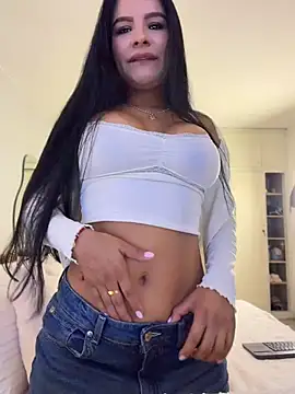 Snapshot of Elara_Luxe chatting on 06/06/26, 10:59 Elara Luxe online show from 06/06/26, 10:59