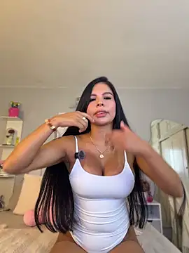 Elara Luxe online show from 05/15/26, 09:46