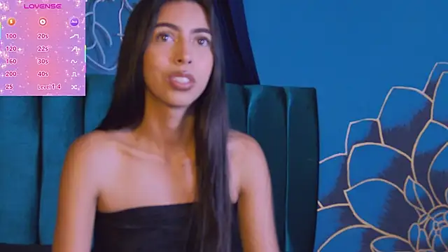 Mia Gloww  online show from 04/29/26, 08:15