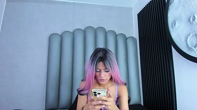 luna-bella  online show from 05/09/26, 03:32