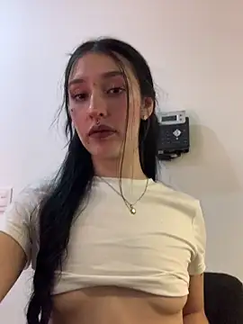 Snapshot of NickieCute- chatting on 04/28/26, 10:14 NickieCute- online show from 04/28/26, 10:14