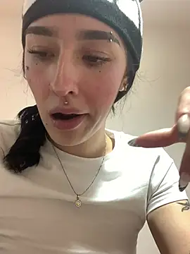 NickieCute- online show from 04/15/26, 07:29