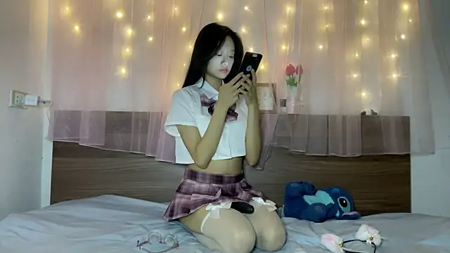 Snapshot of shy_pink_doll chatting on 06/08/26, 03:12 shy pink doll online show from 06/08/26, 03:12