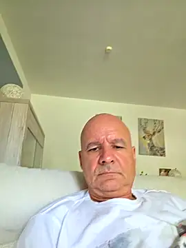 Snapshot of mannohmann5 chatting on 06/18/26, 03:28 mannohmann5 online show from 06/18/26, 03:28