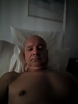 Snapshot of mannohmann5 chatting on 06/14/26, 04:46 mannohmann5 online show from 06/14/26, 04:46