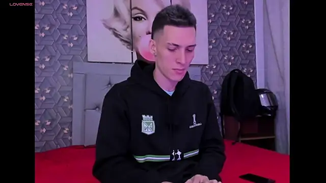 Snapshot of Danny_Farret chatting on 04/14/26, 01:27 Danny Farret online show from 04/14/26, 01:27