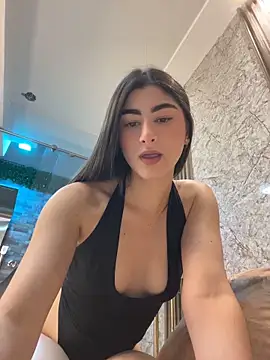 Snapshot of evelyn_hills chatting on 04/18/26, 01:57 evelyn hills online show from 04/18/26, 01:57