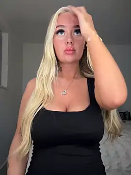 Vanillaheavennn online show from 04/14/26, 08:03