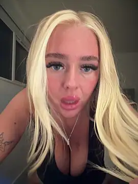 Vanillaheavennn online show from 04/13/26, 08:46