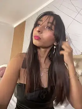SaraDreamsss online show from 05/28/26, 03:18
