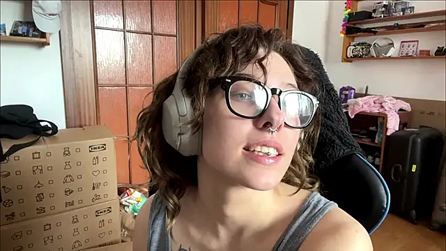 PillowPeachX online show from 05/19/26, 09:38