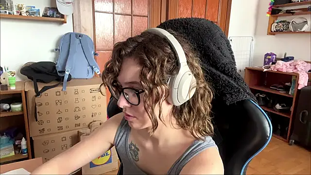 PillowPeachX online show from 05/15/26, 09:18