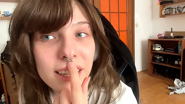PillowPeachX online show from 04/19/26, 11:44