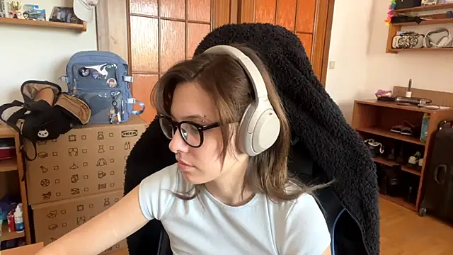 PillowPeachX online show from 04/22/26, 02:13