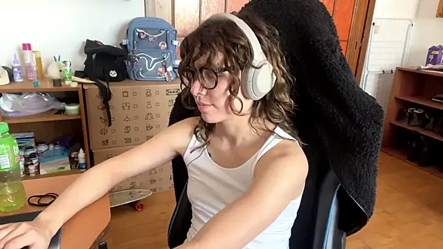 PillowPeachX online show from 05/04/26, 02:42