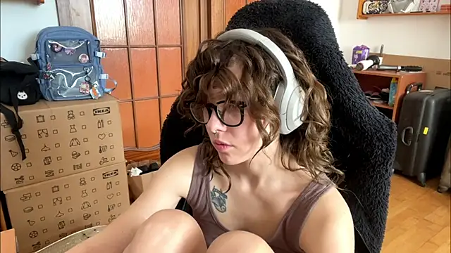 PillowPeachX online show from 05/03/26, 08:52