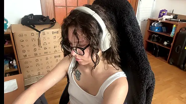 PillowPeachX online show from 06/03/26, 06:36