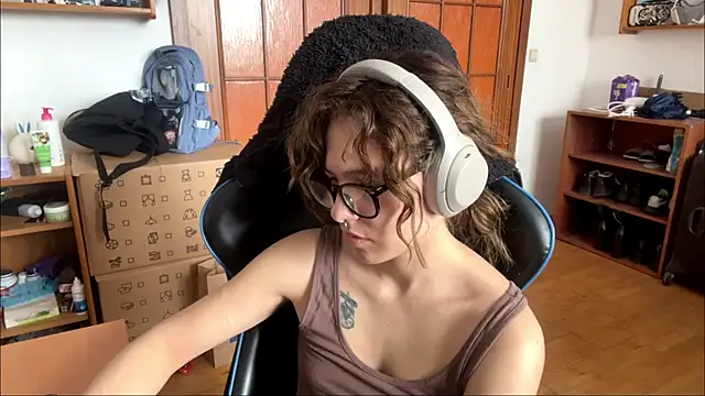 PillowPeachX online show from 05/12/26, 09:59