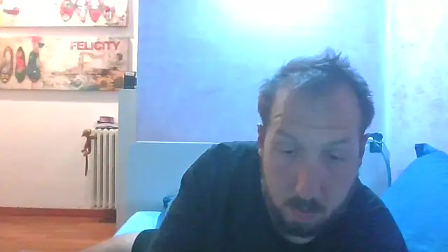 Snapshot of stefanotoma91 chatting on 04/14/26, 02:00 stefanotoma91 online show from 04/14/26, 02:00