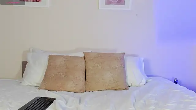 EmmaWilliammss online show from 04/30/26, 08:57