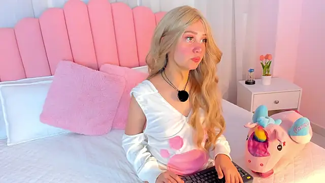 Snapshot of sweett_fire chatting on 04/16/26, 06:08 sweett fire online show from 04/16/26, 06:08