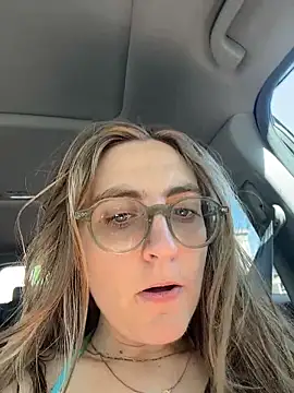 prettykitttty online show from 04/17/26, 07:38