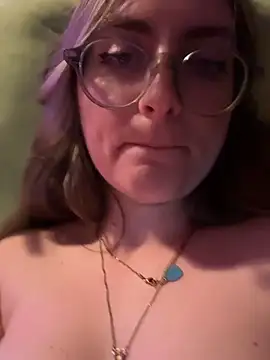 prettykitttty online show from 04/15/26, 07:36