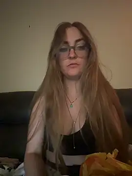 prettykitttty online show from 04/19/26, 08:37