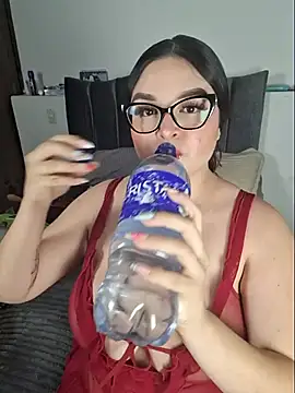 Snapshot of Nicolevega1 chatting on 06/27/26, 02:06 Nicolevega1 online show from 06/27/26, 02:06