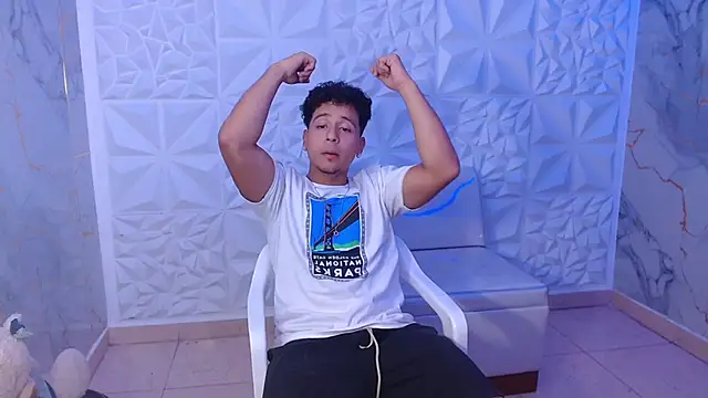 Snapshot of goldenjyj chatting on 04/14/26, 02:33 goldenjyj online show from 04/14/26, 02:33