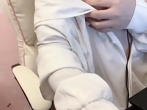 Luna3579 online show from 04/25/26, 07:22