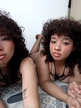 Chloe and Violeta online show from 07/10/26, 01:22