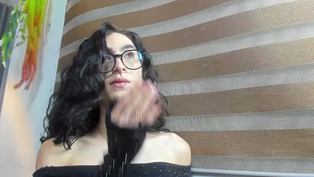 Snapshot of Shammy_rosse chatting on 06/14/26, 12:40 Shammy rosse online show from 06/14/26, 12:40