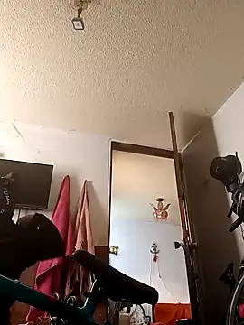 Snapshot of Oskr2024XXX chatting on 03/12/25, 02:12 Oskr2024XXX online show from 03/12/25, 02:12