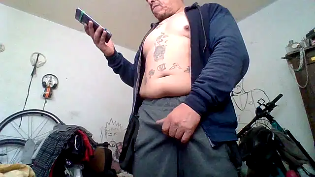 Snapshot of Oskr2024XXX chatting on 03/24/26, 08:09 Oskr2024XXX online show from 03/24/26, 08:09