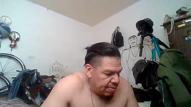 Snapshot of Oskr2024XXX chatting on 04/18/26, 07:58 Oskr2024XXX online show from 04/18/26, 07:58