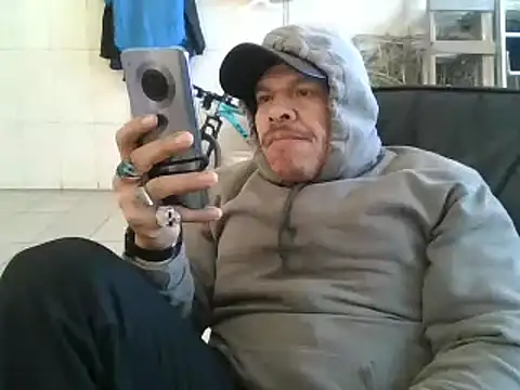 Snapshot of Oskr2024XXX chatting on 02/16/25, 08:55 Oskr2024XXX online show from 02/16/25, 08:55