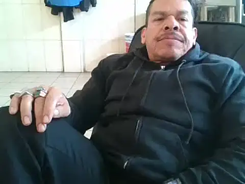 Snapshot of Oskr2024XXX chatting on 02/18/25, 07:41 Oskr2024XXX online show from 02/18/25, 07:41