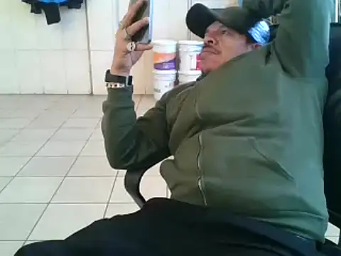 Snapshot of Oskr2024XXX chatting on 02/02/25, 06:31 Oskr2024XXX online show from 02/02/25, 06:31