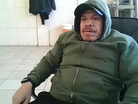 Snapshot of Oskr2024XXX chatting on 02/08/25, 06:33 Oskr2024XXX online show from 02/08/25, 06:33