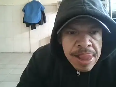 Snapshot of Oskr2024XXX chatting on 02/18/25, 03:20 Oskr2024XXX online show from 02/18/25, 03:20