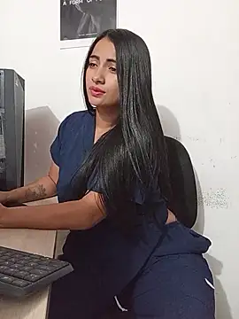 Snapshot of DaniellaGiraldo chatting on 06/23/26, 01:42 DaniellaGiraldo online show from 06/23/26, 01:42